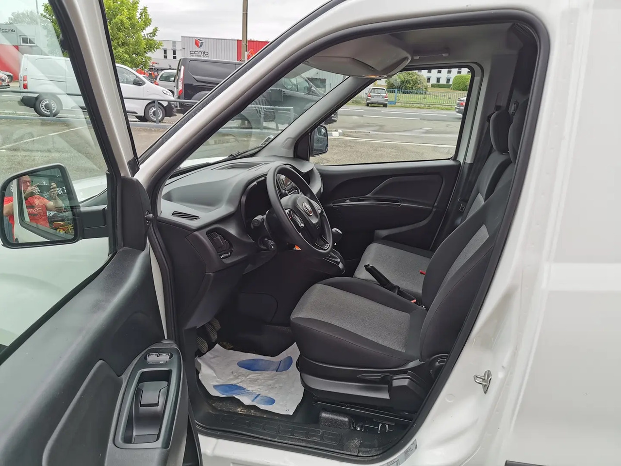 Fiat Doblo Cargo 1.3 MULTIJET 95CH PACK PROFESSIONAL TRIO E6 - Panel van: picture 4 Fiat Doblo Cargo 1.3 MULTIJET 95CH PACK PROFESSIONAL TRIO E6 - Panel van: picture 4