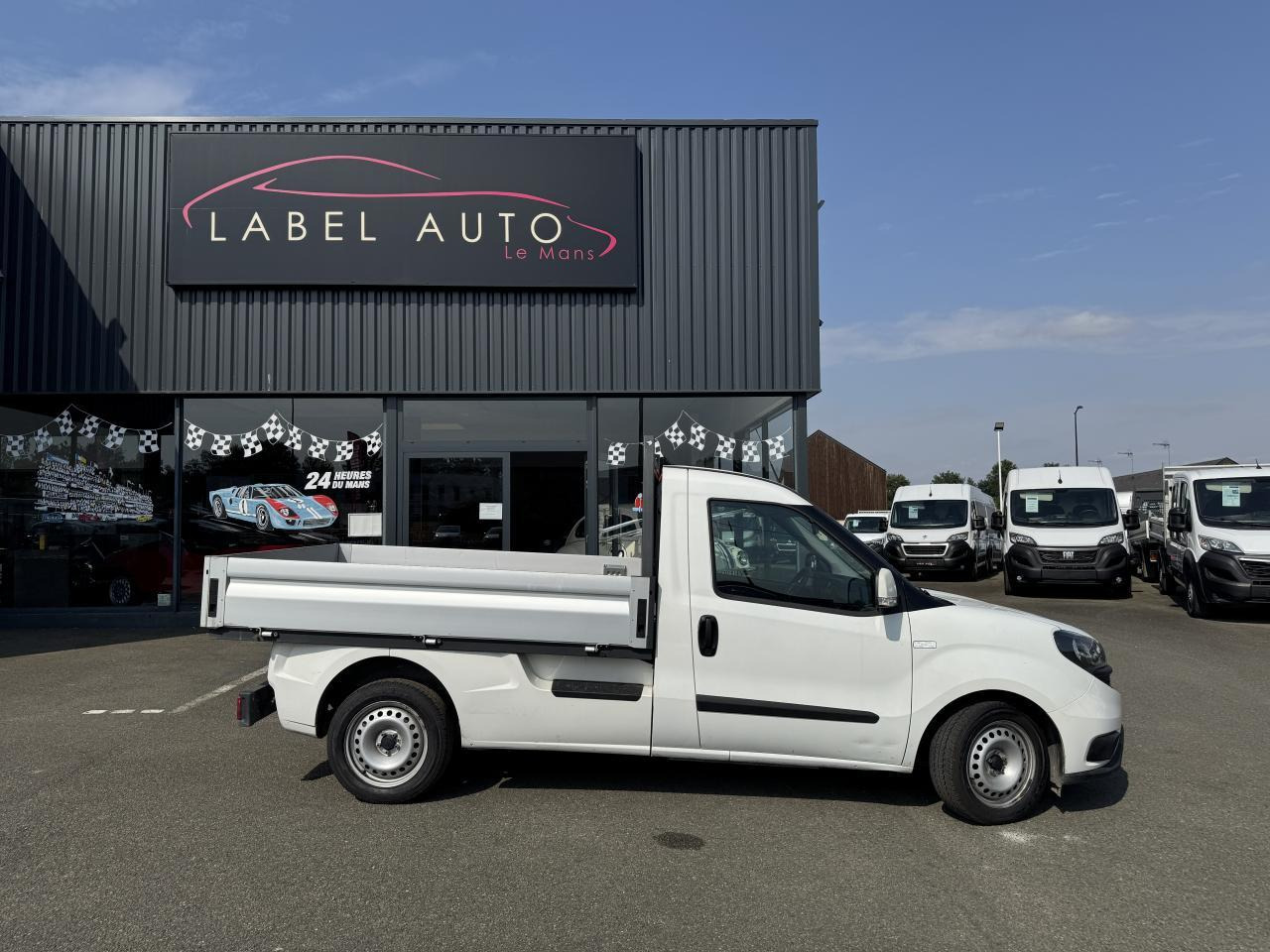 Fiat Doblo Cargo Cargo 1.6 Multijet 16V 105 ch WORK UP PLATEAU Pro Lounge - Flatbed van: picture 1 Fiat Doblo Cargo Cargo 1.6 Multijet 16V 105 ch WORK UP PLATEAU Pro Lounge - Flatbed van: picture 1