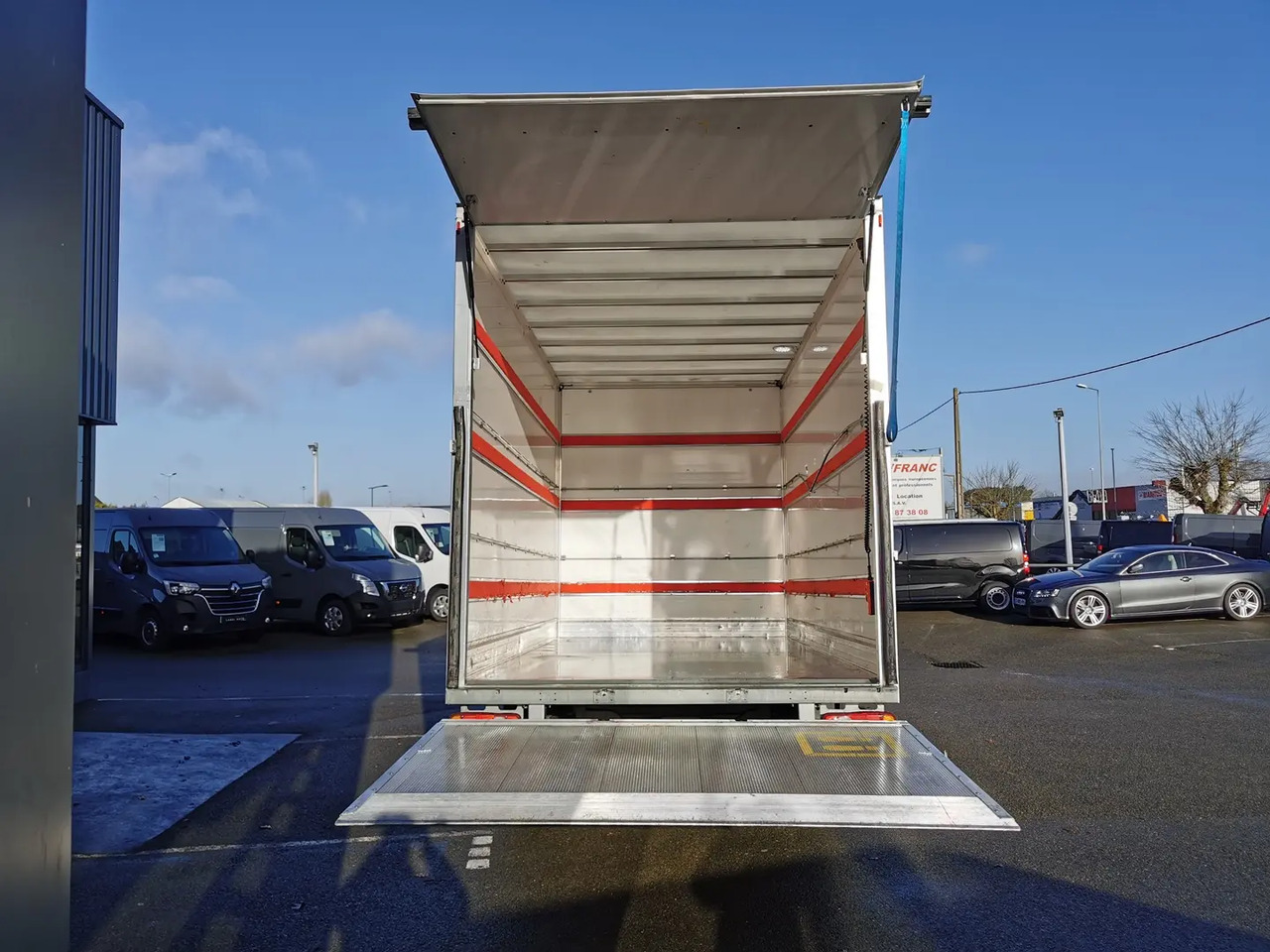 Fiat Ducato 3.5 L H3-POWER 140CH MAXI HEAVY DUTY CAISSE 20M³ + HAYON 750KG + AUVENT PACK PRO - Box van: picture 3 Fiat Ducato 3.5 L H3-POWER 140CH MAXI HEAVY DUTY CAISSE 20M³ + HAYON 750KG + AUVENT PACK PRO - Box van: picture 3