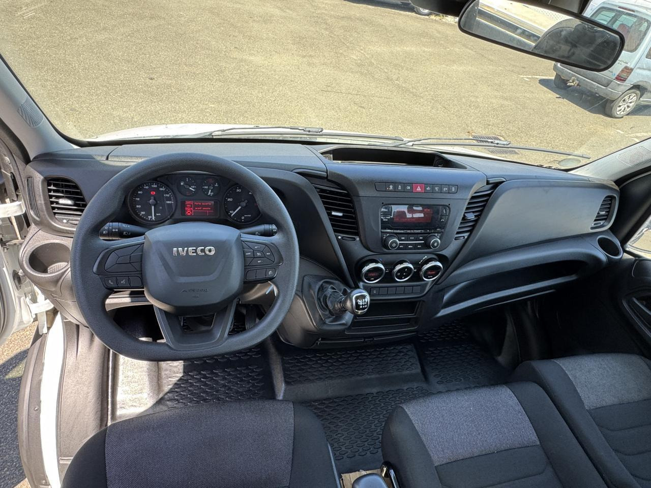 Iveco Daily IVECO PORTE VOITURE DEPANNEUSE 35 S 16 3L0 160 CH EMPATTEMENT 4100 PLATEAU FIX ALU EQUIP - Tow truck: picture 4 Iveco Daily IVECO PORTE VOITURE DEPANNEUSE 35 S 16 3L0 160 CH EMPATTEMENT 4100 PLATEAU FIX ALU EQUIP - Tow truck: picture 4