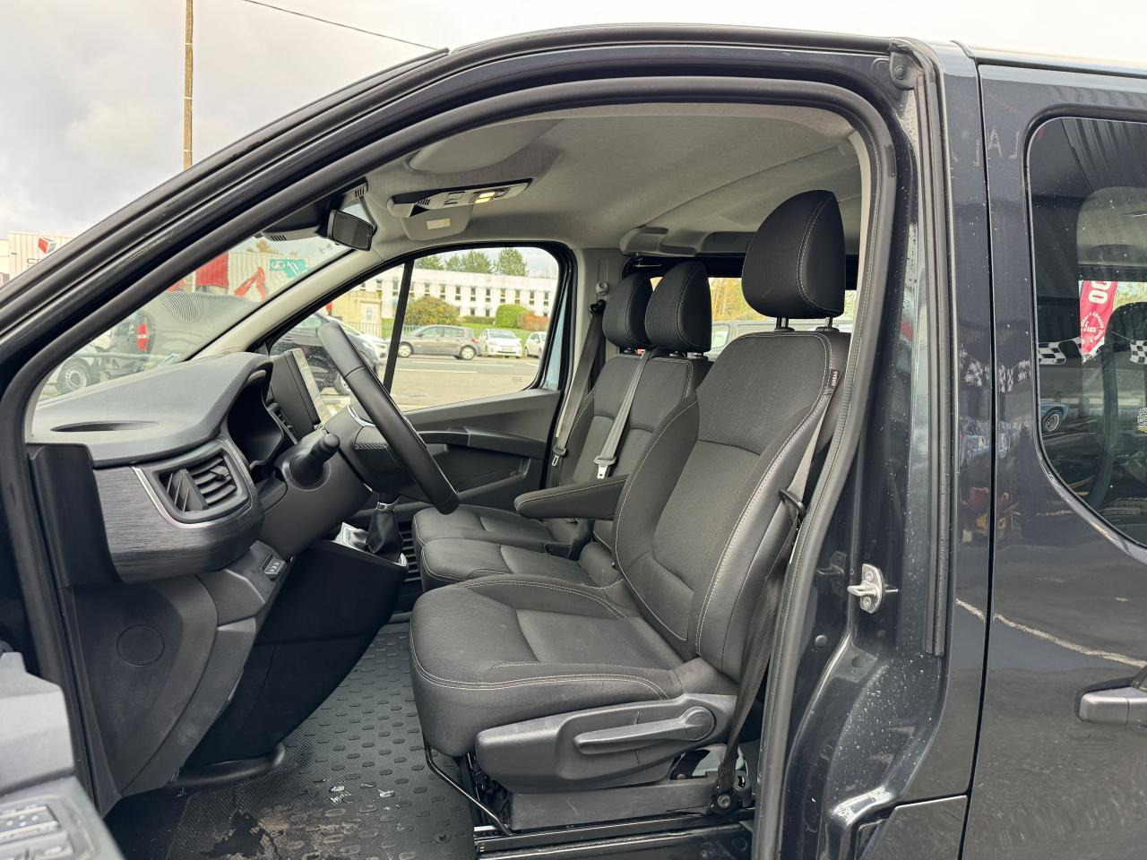 Nissan Primastar Avantour N-Connecta 3.0t L2H1 2.0 dCi - 150 - S/S II 2021 COMBI Combi L2H1 PHASE 2 - Minibus, Passenger van: picture 5 Nissan Primastar Avantour N-Connecta 3.0t L2H1 2.0 dCi - 150 - S/S II 2021 COMBI Combi L2H1 PHASE 2 - Minibus, Passenger van: picture 5