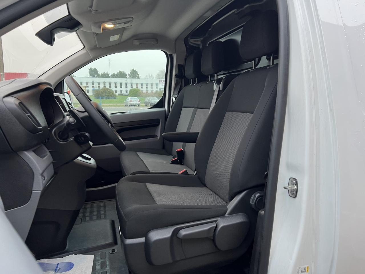 Opel Vivaro fourgon M 2.0 BLUEHDI 145CH EAT-8 PACK CLIM - Small van: picture 5 Opel Vivaro fourgon M 2.0 BLUEHDI 145CH EAT-8 PACK CLIM - Small van: picture 5