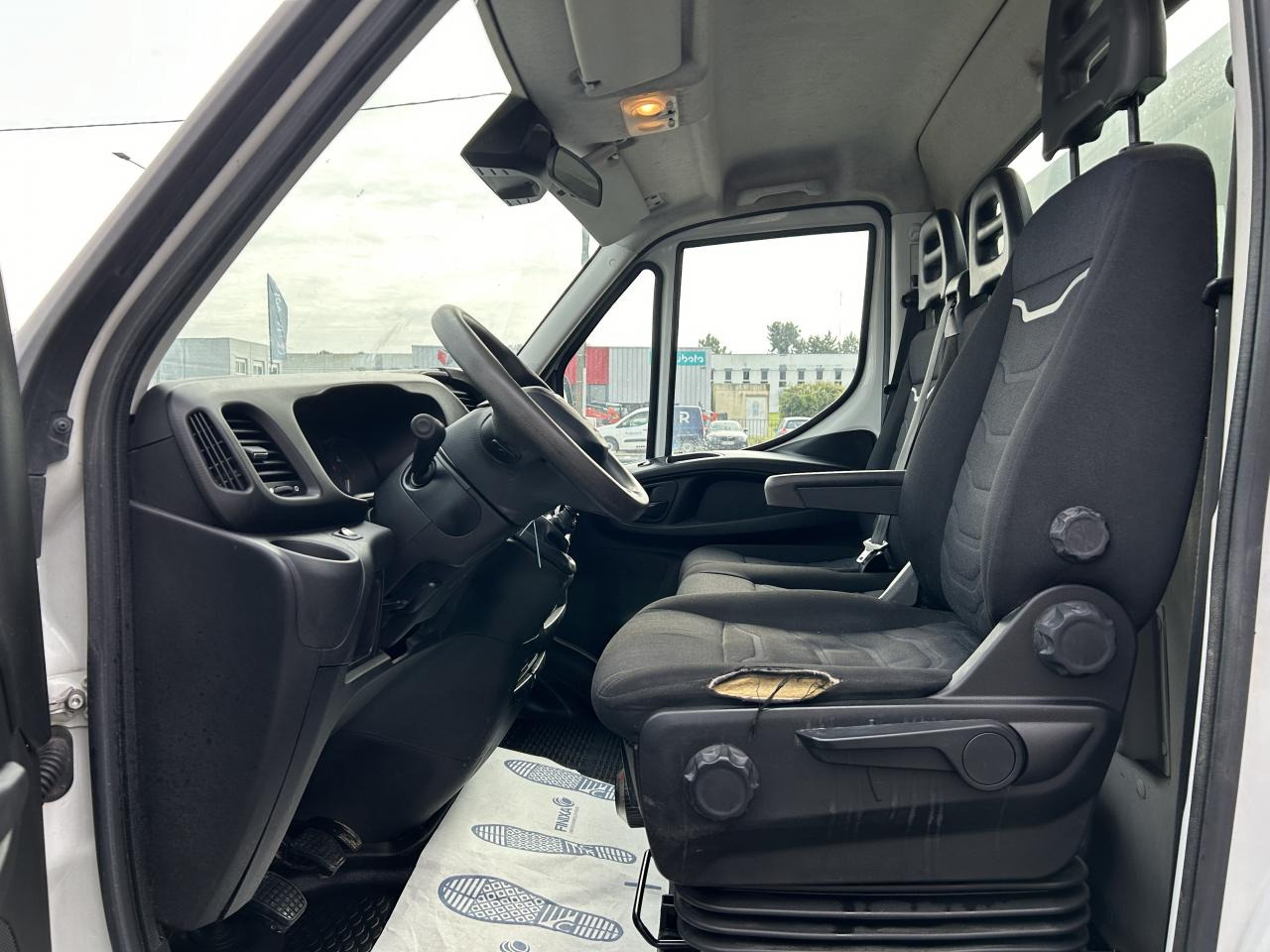 IVECO Daily 35 C 14 S&S (Quad-Leaf) CHASSIS CABINE 2014 35C/35S Chassis cabine 35 C Epmt.3.75 PHASE 3 - Other machinery: picture 4 IVECO Daily 35 C 14 S&S (Quad-Leaf) CHASSIS CABINE 2014 35C/35S Chassis cabine 35 C Epmt.3.75 PHASE 3 - Other machinery: picture 4
