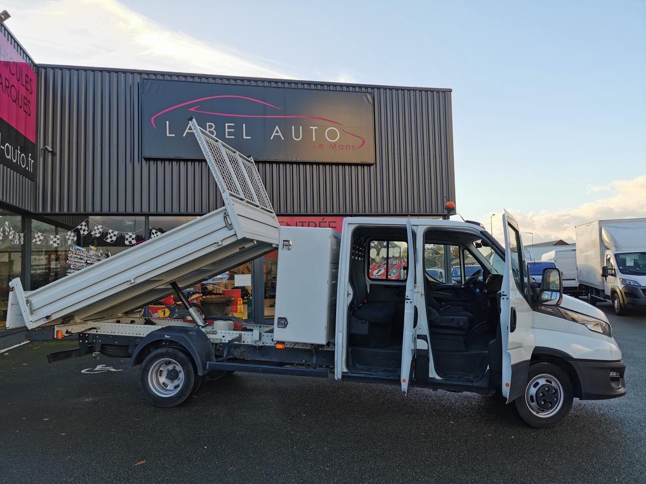 Iveco Daily 35C14 BENNE COFFRE DOUBLE CABINE 6 places - Other machinery: picture 1 Iveco Daily 35C14 BENNE COFFRE DOUBLE CABINE 6 places - Other machinery: picture 1