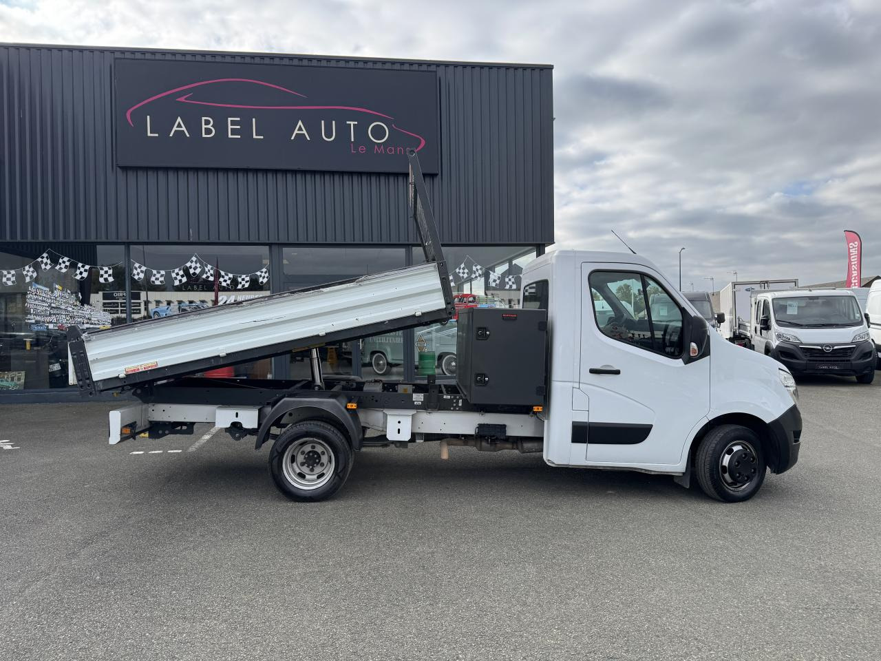 NISSAN Interstar Acenta 3.5t L3H1 2.3 dCi TT 165 - S/S II 2021 TRANSPORTS SPECIFIQUES Benne Scattolini + c - Other machinery: picture 1 NISSAN Interstar Acenta 3.5t L3H1 2.3 dCi TT 165 - S/S II 2021 TRANSPORTS SPECIFIQUES Benne Scattolini + c - Other machinery: picture 1