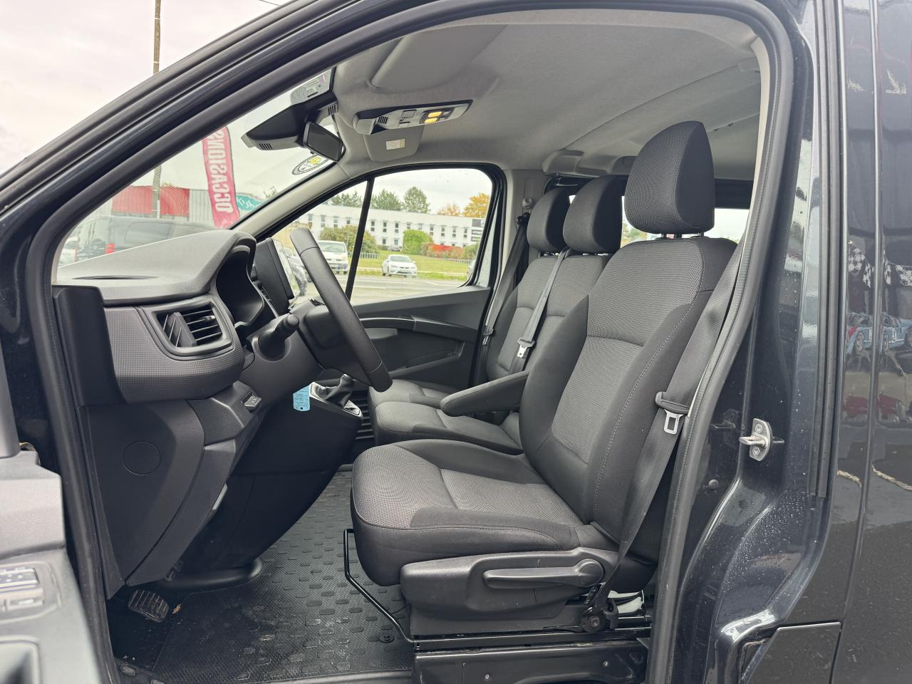 RENAULT Trafic L2 2.0 Energy dCi - 150 - S&S III COMBI Combi Zen L2H1 PHASE 3 - Other machinery: picture 4 RENAULT Trafic L2 2.0 Energy dCi - 150 - S&S III COMBI Combi Zen L2H1 PHASE 3 - Other machinery: picture 4