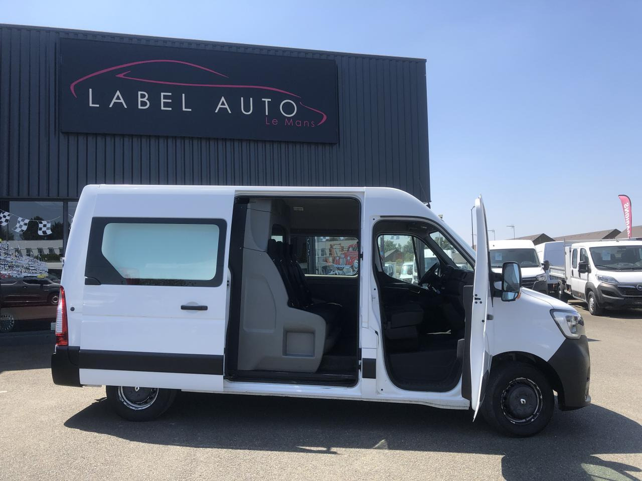 Renault Master F3300 L2H2 2.3 DCI 135CH CABINE APPROFONDIE CONFORT 7 PLACES - Other machinery: picture 2 Renault Master F3300 L2H2 2.3 DCI 135CH CABINE APPROFONDIE CONFORT 7 PLACES - Other machinery: picture 2