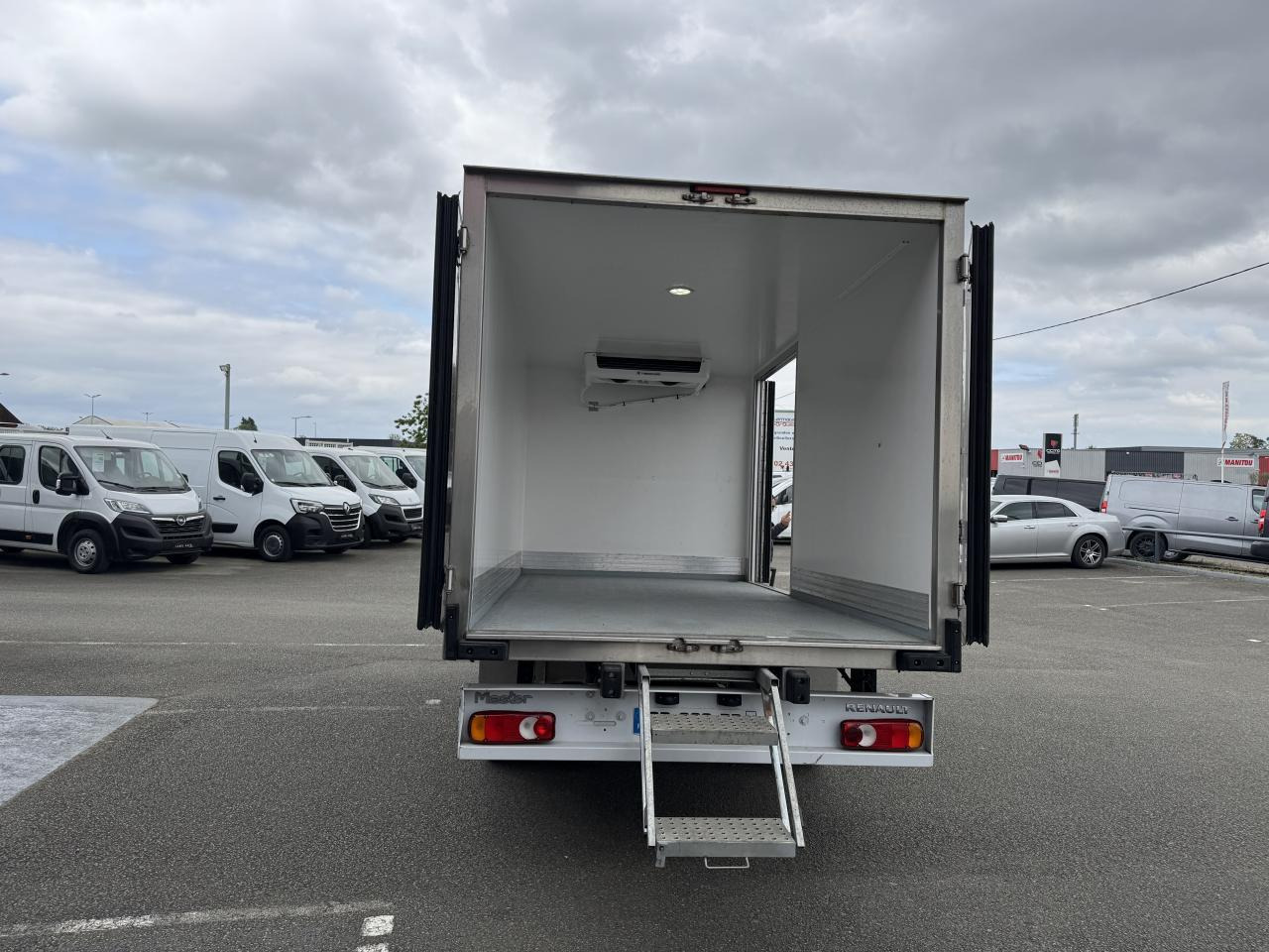 Renault Master FRIGORIFIQUE RJ3500 L3 2.3 BLUE DCI 165CH CAISSE 12M3 - Other machinery: picture 1 Renault Master FRIGORIFIQUE RJ3500 L3 2.3 BLUE DCI 165CH CAISSE 12M3 - Other machinery: picture 1