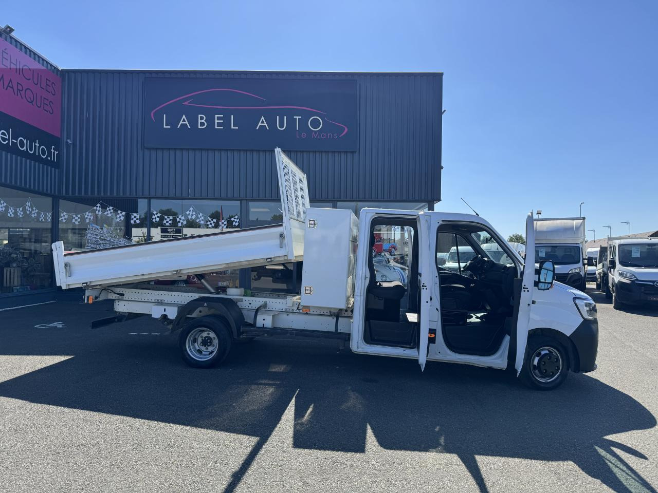 Renault Master RENAULT 3T5 BENNE + COFFRE RJ DOUBLE CABINE 6 PL 2.3 DCI 130 CH CONFORT + GPS + REGUL + CLIM - Other machinery: picture 1 Renault Master RENAULT 3T5 BENNE + COFFRE RJ DOUBLE CABINE 6 PL 2.3 DCI 130 CH CONFORT + GPS + REGUL + CLIM - Other machinery: picture 1