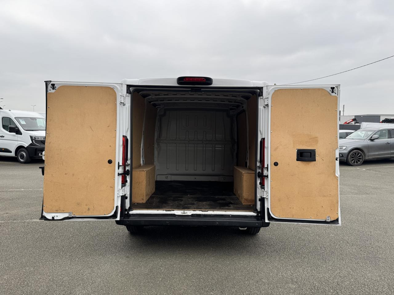 Peugeot Boxer 333 L1H1 2.2 BLUEHDI S&S 140CH ASPHALT - Panel van: picture 2 Peugeot Boxer 333 L1H1 2.2 BLUEHDI S&S 140CH ASPHALT - Panel van: picture 2
