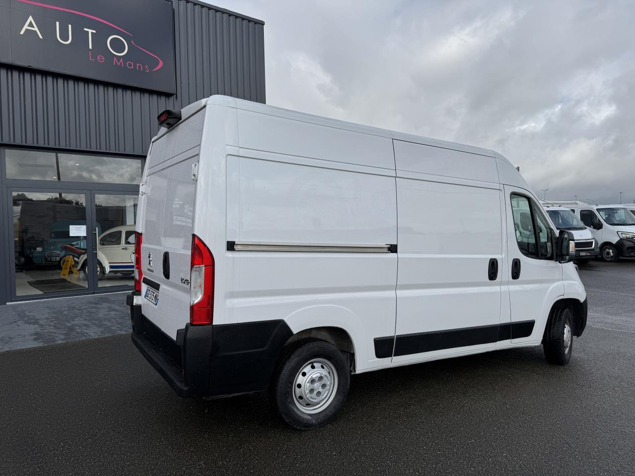 Peugeot Boxer 333 L2H2 2.2 BLUEHDI S&S 140CH ASPHALT - Panel van: picture 5 Peugeot Boxer 333 L2H2 2.2 BLUEHDI S&S 140CH ASPHALT - Panel van: picture 5