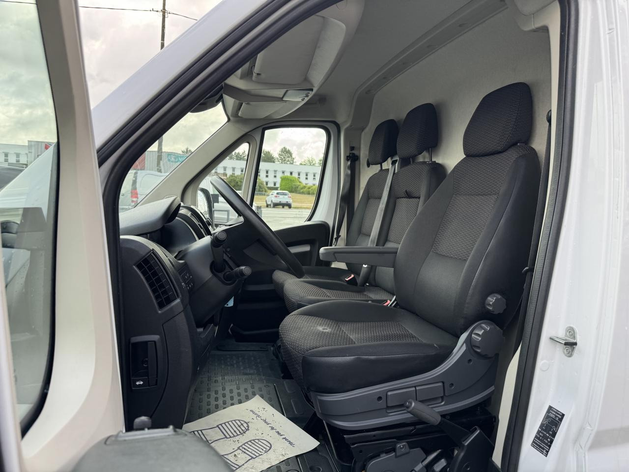Peugeot Boxer 333 L2H2 2.2 BLUEHDI S&S 140CH ASPHALT - Panel van: picture 4 Peugeot Boxer 333 L2H2 2.2 BLUEHDI S&S 140CH ASPHALT - Panel van: picture 4