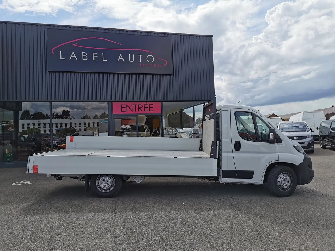 Peugeot Boxer 435 L4 2.2 BLUEHDI 140 S&S PRO SR - Flatbed van: picture 1 Peugeot Boxer 435 L4 2.2 BLUEHDI 140 S&S PRO SR - Flatbed van: picture 1