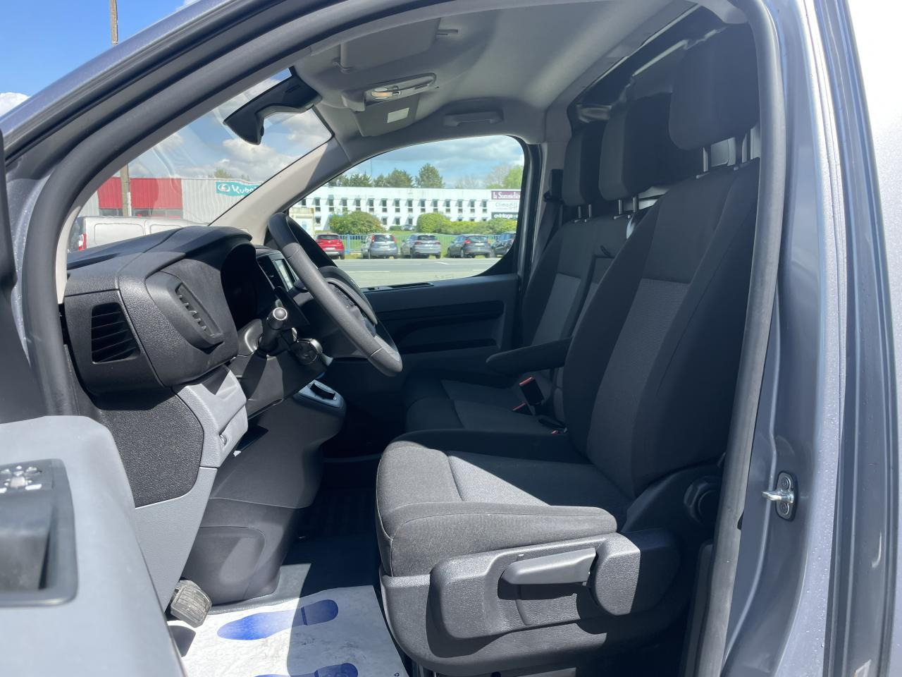 Peugeot Expert Standard 2.0 BlueHDI -180CH EAT8 ASPHALT - Panel van: picture 5 Peugeot Expert Standard 2.0 BlueHDI -180CH EAT8 ASPHALT - Panel van: picture 5
