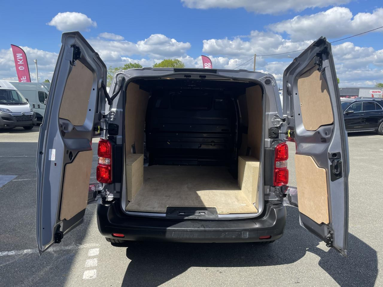 Peugeot Expert Standard 2.0 BlueHDI -180CH EAT8 ASPHALT - Panel van: picture 3 Peugeot Expert Standard 2.0 BlueHDI -180CH EAT8 ASPHALT - Panel van: picture 3