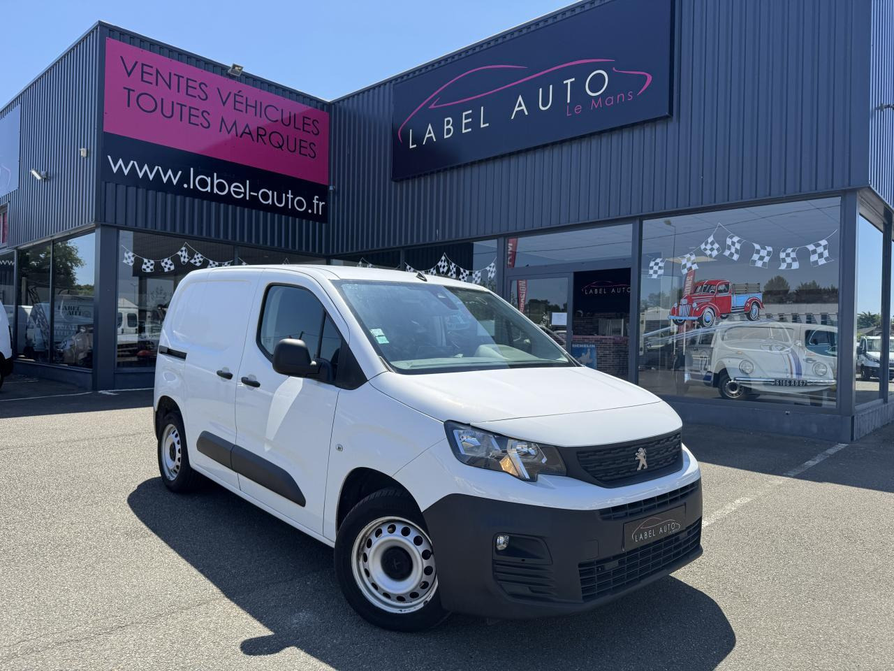 Peugeot Partner STANDARD 650KG BLUEHDI 130CH S&S ASPHALT EAT8 - Small van: picture 1 Peugeot Partner STANDARD 650KG BLUEHDI 130CH S&S ASPHALT EAT8 - Small van: picture 1
