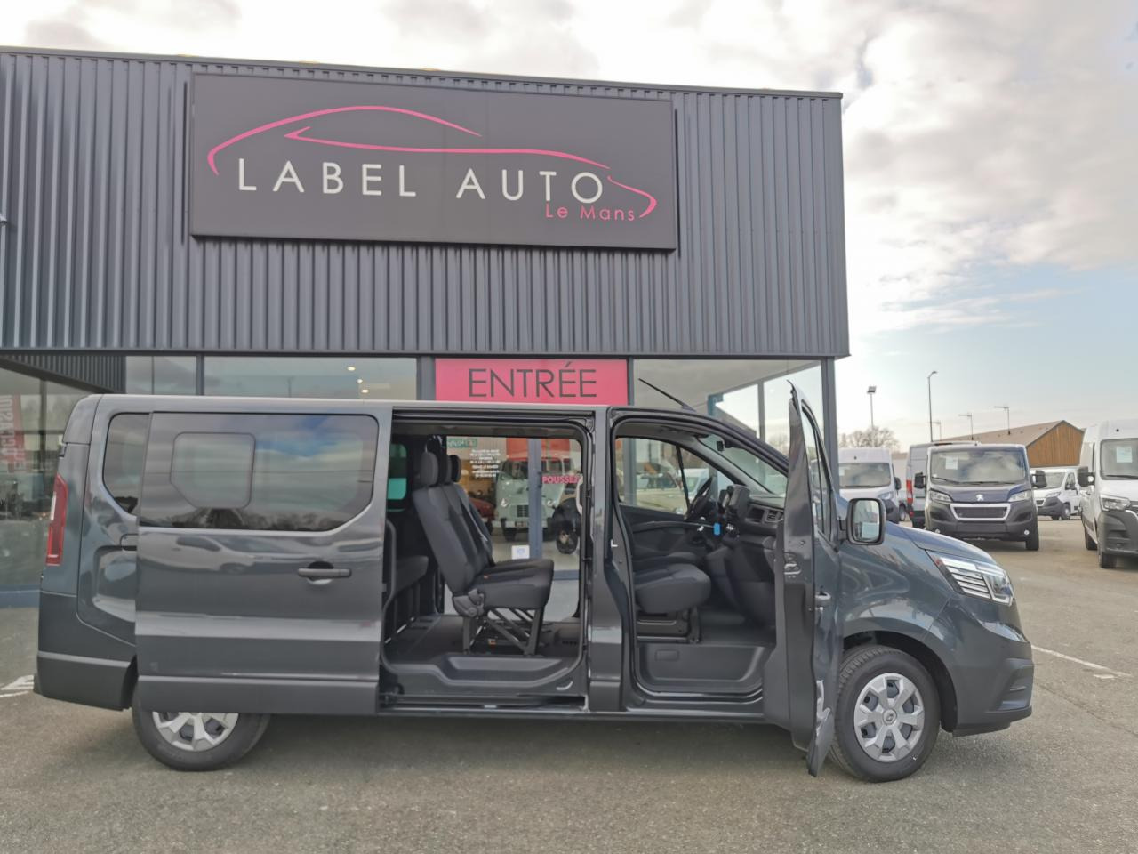 RENAULT Trafic L2 2.0 Energy dCi - 150 - S&S III COMBI Combi Zen L2H1 PHASE 3 - Passenger van: picture 3 RENAULT Trafic L2 2.0 Energy dCi - 150 - S&S III COMBI Combi Zen L2H1 PHASE 3 - Passenger van: picture 3