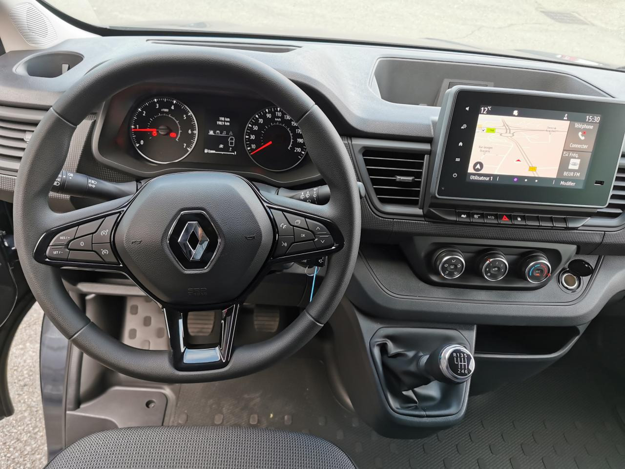 RENAULT Trafic L2 2.0 Energy dCi - 150 - S&S III COMBI Combi Zen L2H1 PHASE 3 - Passenger van: picture 4 RENAULT Trafic L2 2.0 Energy dCi - 150 - S&S III COMBI Combi Zen L2H1 PHASE 3 - Passenger van: picture 4