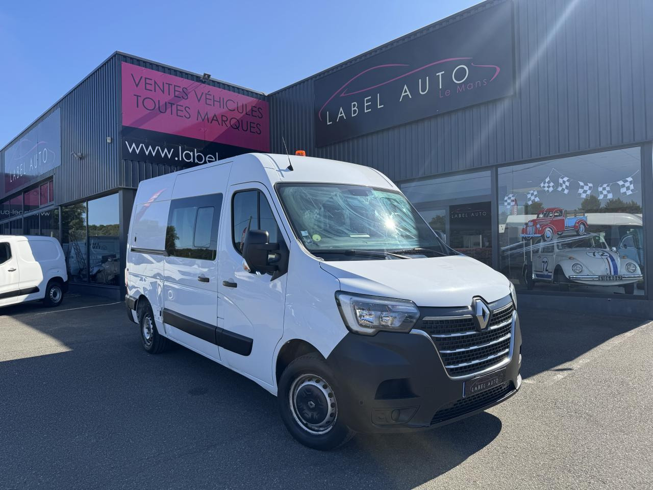 Renault Master 7 PLACES Confort F3300 L2H2 2.3 dCi - 135 III CABINE APPROFONDIE Cabine approfondie L2H2 Tra - Combi van: picture 2 Renault Master 7 PLACES Confort F3300 L2H2 2.3 dCi - 135 III CABINE APPROFONDIE Cabine approfondie L2H2 Tra - Combi van: picture 2