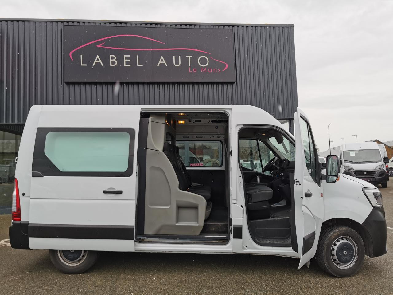 Renault Master 7 PLACES Confort F3300 L2H2 2.3 dCi - 135 III CABINE APPROFONDIE Cabine approfondie L2H2 Tra - Combi van: picture 1 Renault Master 7 PLACES Confort F3300 L2H2 2.3 dCi - 135 III CABINE APPROFONDIE Cabine approfondie L2H2 Tra - Combi van: picture 1
