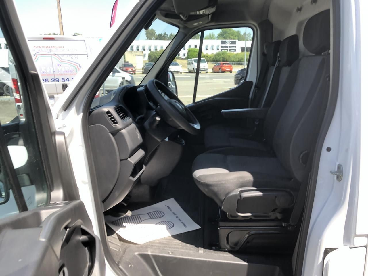 Renault Master F3300 L2H2 2.3 BLUE DCI 135CH CONFORT EURO6 - Panel van: picture 4 Renault Master F3300 L2H2 2.3 BLUE DCI 135CH CONFORT EURO6 - Panel van: picture 4