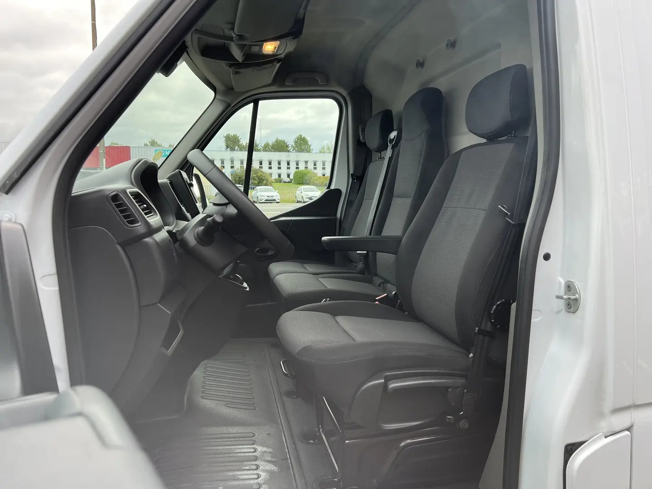 Renault Master F3300 L2H2 2.3 BLUE DCI 135CH GRAND CONFORT EURO6 - Panel van: picture 5 Renault Master F3300 L2H2 2.3 BLUE DCI 135CH GRAND CONFORT EURO6 - Panel van: picture 5