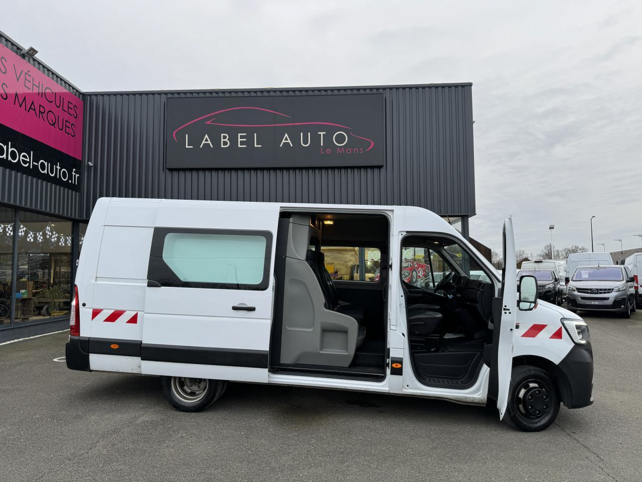 Renault Master F3500 L3H2 2.3 BLUE DCI 135CH CABINE APPROFONDIE 6 PLACES GRAND CONFORT - Combi van: picture 1 Renault Master F3500 L3H2 2.3 BLUE DCI 135CH CABINE APPROFONDIE 6 PLACES GRAND CONFORT - Combi van: picture 1
