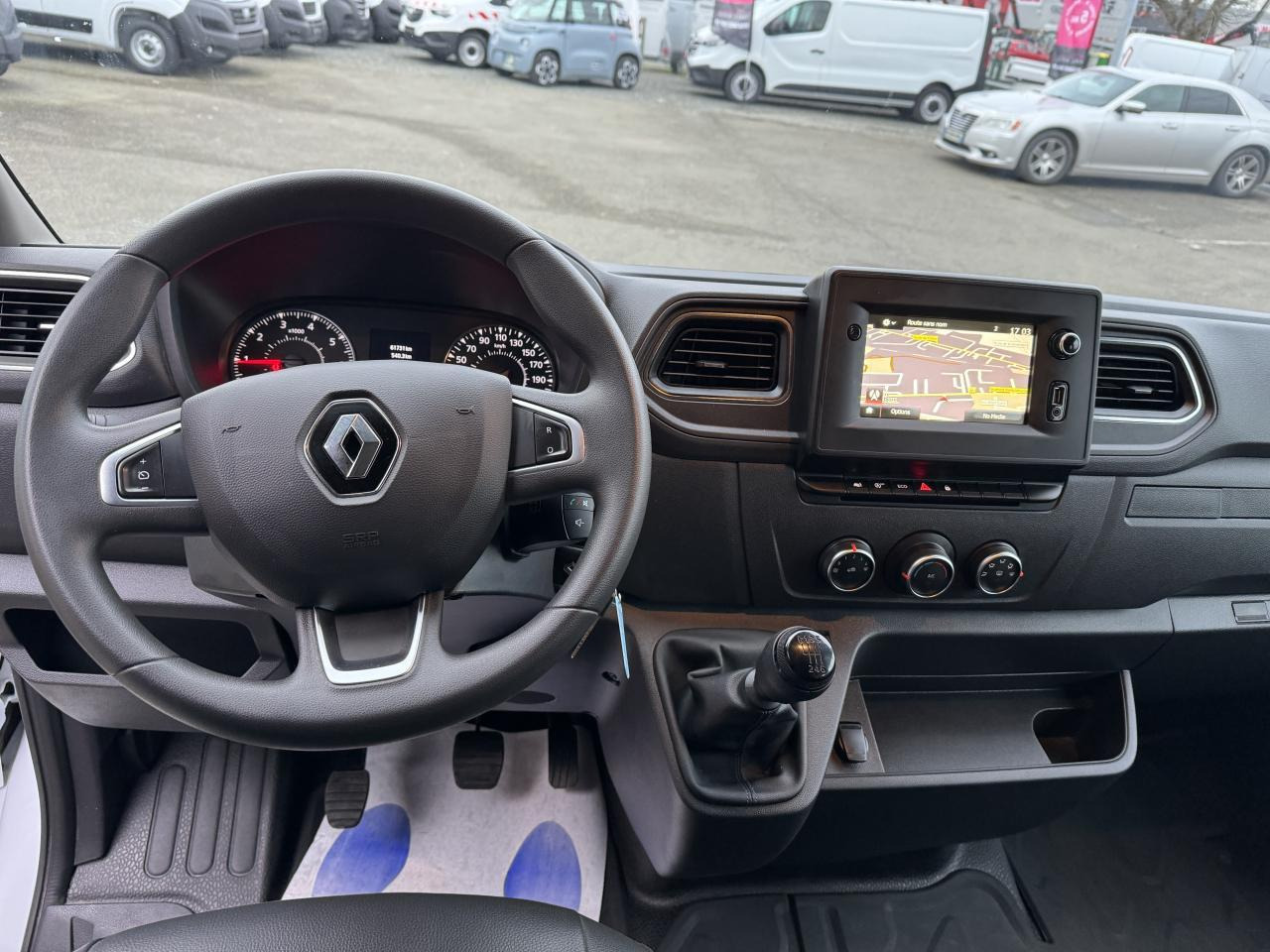 Renault Master F3500 L3H2 2.3 BLUE DCI 135CH CABINE APPROFONDIE 6 PLACES GRAND CONFORT - Combi van: picture 4 Renault Master F3500 L3H2 2.3 BLUE DCI 135CH CABINE APPROFONDIE 6 PLACES GRAND CONFORT - Combi van: picture 4