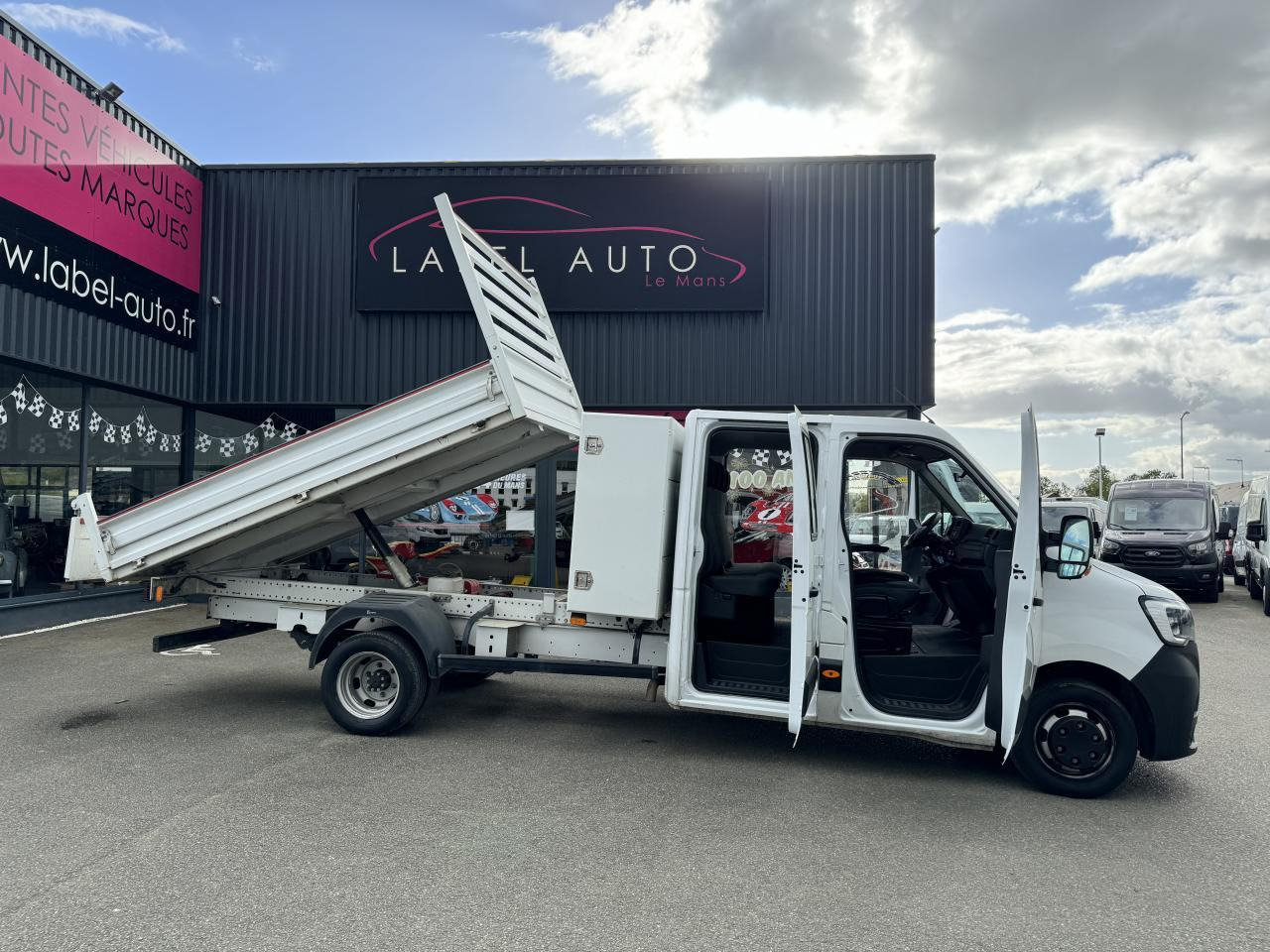 Renault Master RENAULT 3T5 BENNE + COFFRE RJ DOUBLE CABINE 6 PL 2.3 DCI 130 CH CONFORT + GPS + REGUL + CLIM - Tipper van: picture 1 Renault Master RENAULT 3T5 BENNE + COFFRE RJ DOUBLE CABINE 6 PL 2.3 DCI 130 CH CONFORT + GPS + REGUL + CLIM - Tipper van: picture 1