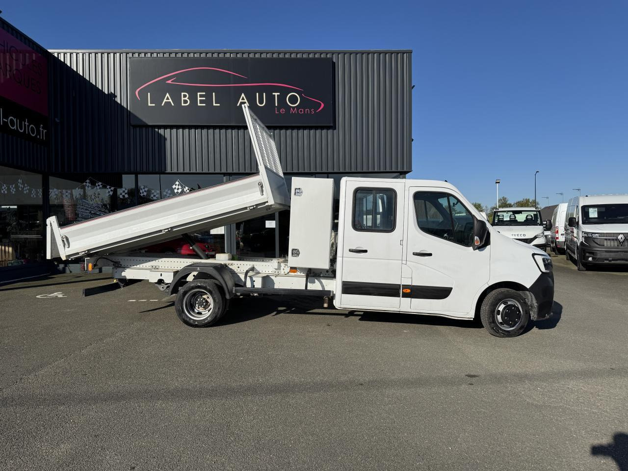 Renault Master RENAULT 3T5 BENNE + COFFRE RJ DOUBLE CABINE 6 PL 2.3 DCI 130 CH CONFORT + GPS + REGUL + CLIM - Tipper van: picture 1 Renault Master RENAULT 3T5 BENNE + COFFRE RJ DOUBLE CABINE 6 PL 2.3 DCI 130 CH CONFORT + GPS + REGUL + CLIM - Tipper van: picture 1