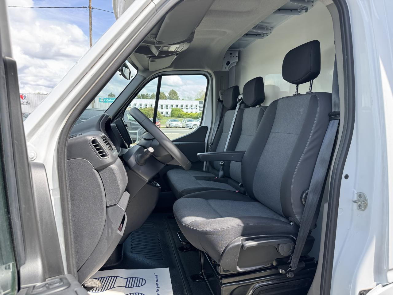Renault Master RENAULT-MASTER-F3500 2.3 BLUE DCI 145CH CONFORT PLANCHER CABINE 20M3 GPS - Box van: picture 4 Renault Master RENAULT-MASTER-F3500 2.3 BLUE DCI 145CH CONFORT PLANCHER CABINE 20M3 GPS - Box van: picture 4
