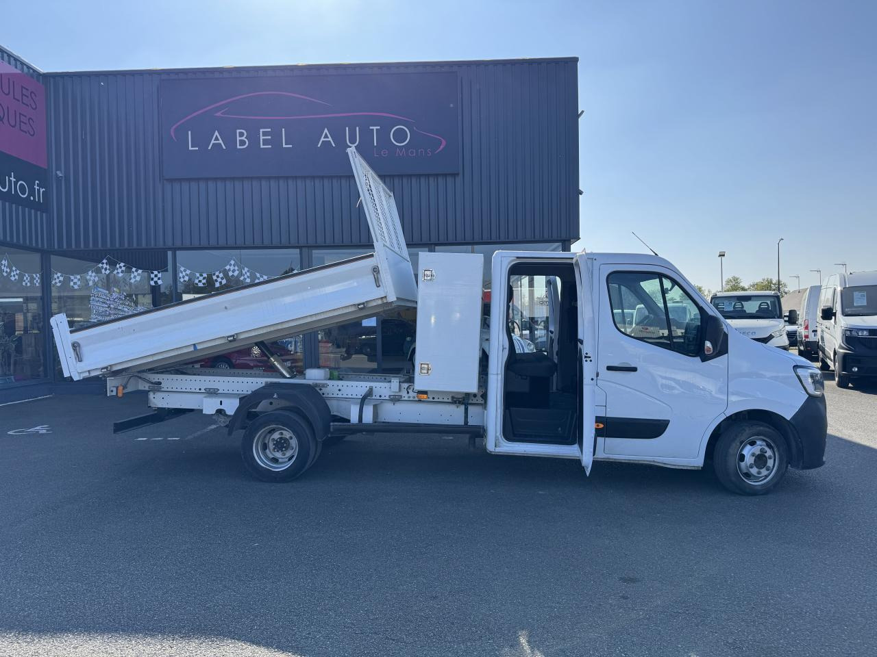 Renault Master combi RENAULT 3T5 BENNE + COFFRE RJ DOUBLE CABINE 6 PL 2.3 DCI 130 CH CONFORT + GPS + REGUL + CLIM - Tipper van: picture 1 Renault Master combi RENAULT 3T5 BENNE + COFFRE RJ DOUBLE CABINE 6 PL 2.3 DCI 130 CH CONFORT + GPS + REGUL + CLIM - Tipper van: picture 1