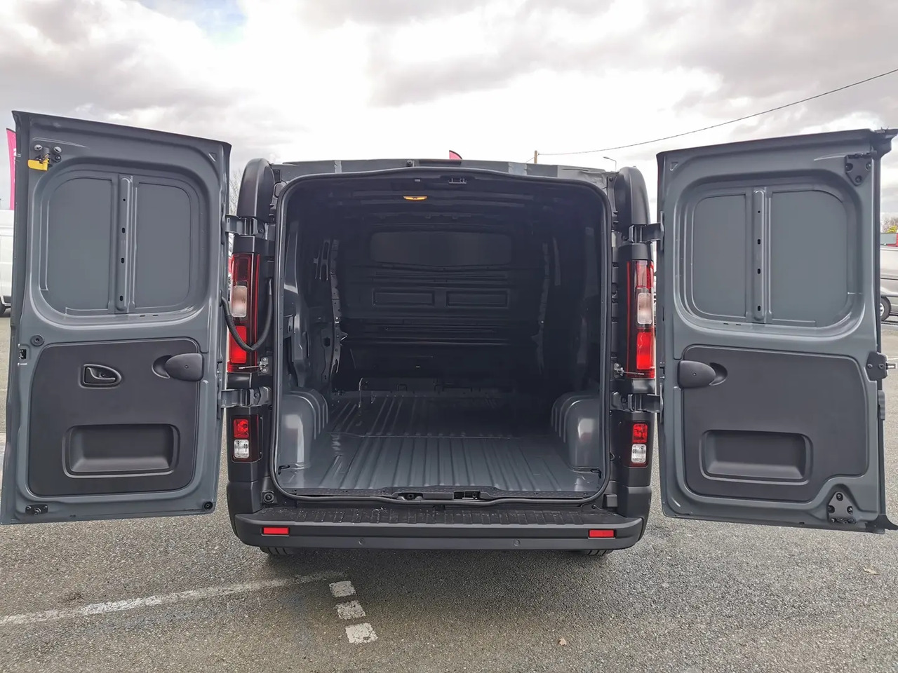 Renault Trafic L1H1 2T8 2.0 BLUE DCI 130CH GRAND CONFORT - Panel van: picture 3 Renault Trafic L1H1 2T8 2.0 BLUE DCI 130CH GRAND CONFORT - Panel van: picture 3