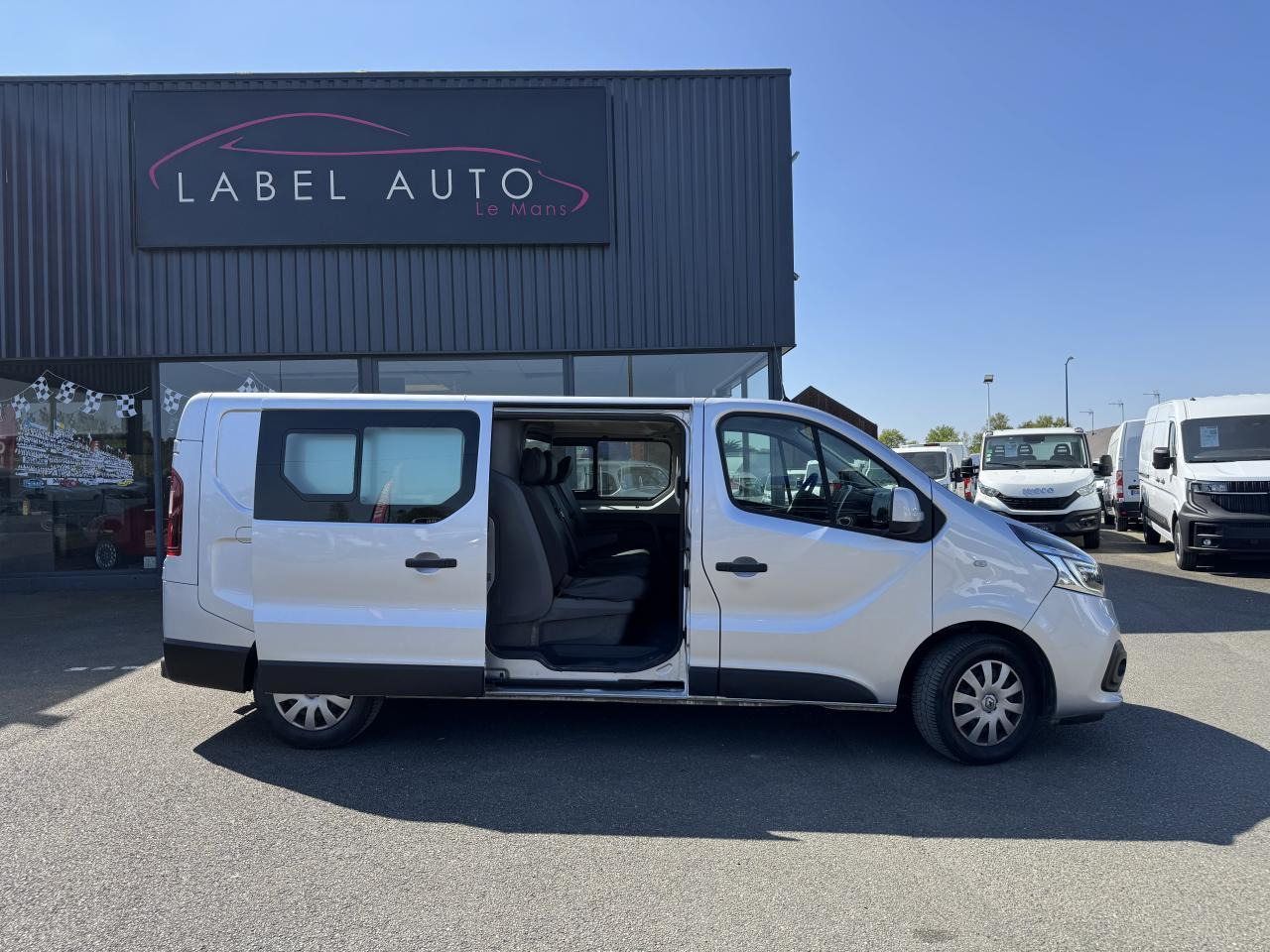 Renault Trafic L2H1 2.0 DCI 145CH CABINE APPROFONDIE 6 PLACES CONFORT EDC - Combi van: picture 1 Renault Trafic L2H1 2.0 DCI 145CH CABINE APPROFONDIE 6 PLACES CONFORT EDC - Combi van: picture 1