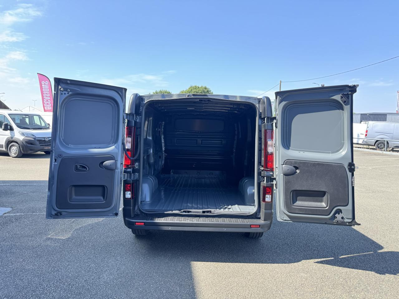 Renault Trafic L2H1 3T 2.0 BLUE DCI 170CH ADVANCE CARPLAY CAM - Panel van: picture 2 Renault Trafic L2H1 3T 2.0 BLUE DCI 170CH ADVANCE CARPLAY CAM - Panel van: picture 2