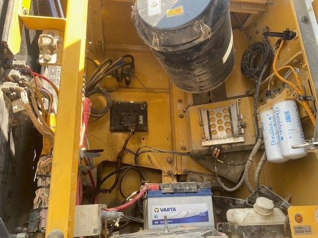 Crawler excavator CAT 352 F: picture 15