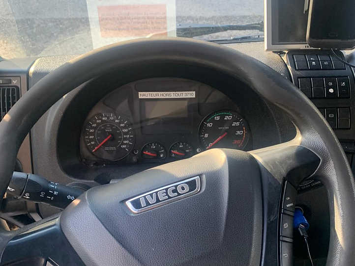 Iveco Eurocargo 120el22 - Box truck: picture 3 Iveco Eurocargo 120el22 - Box truck: picture 3
