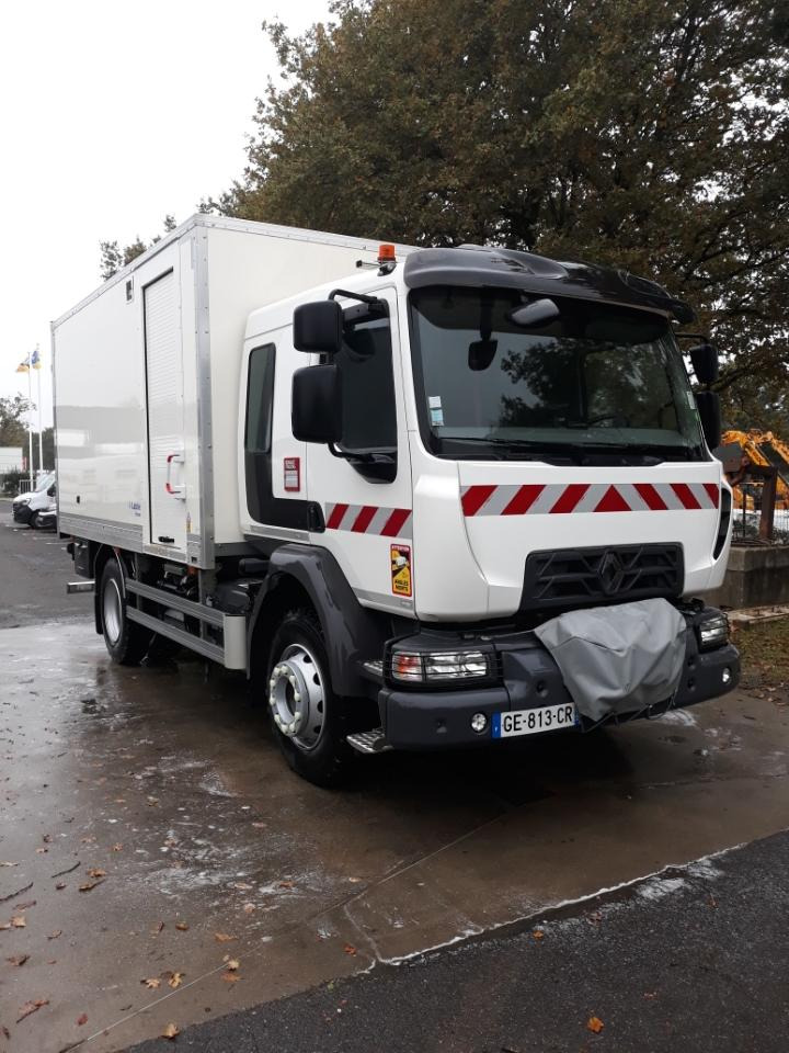Renault D 13 HIGH K P4X2 280CV - Box truck: picture 2 Renault D 13 HIGH K P4X2 280CV - Box truck: picture 2