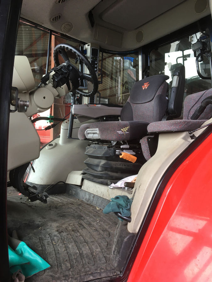 Massey Ferguson 6615 DYNA-6 EFFICIENT - Farm tractor: picture 4 Massey Ferguson 6615 DYNA-6 EFFICIENT - Farm tractor: picture 4