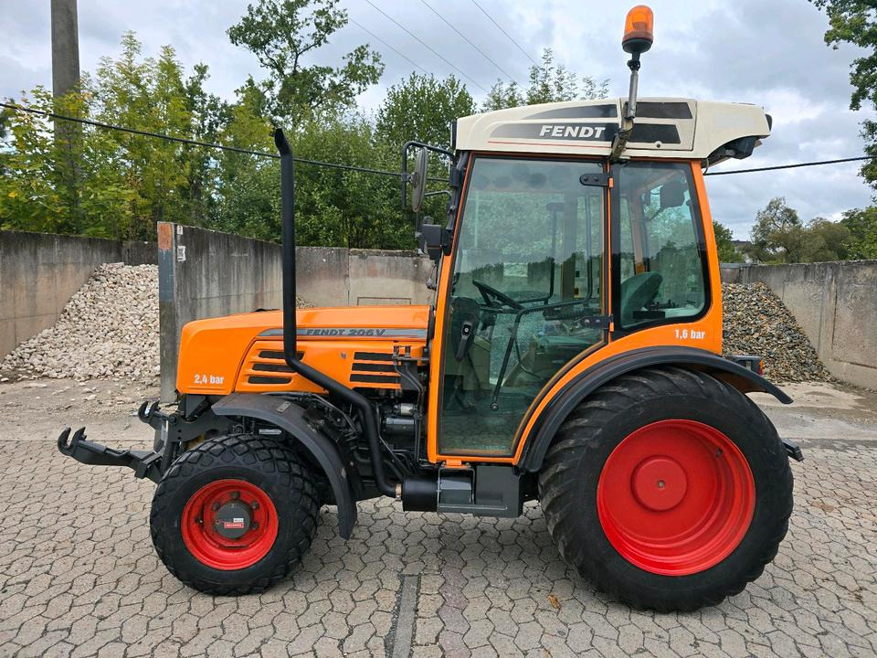 Fendt 206V Schmalspurtraktor Traktor Schlepper Weinbergtraktor 206 208 210 Farmer Favorit Obstbau Weinbau - Farm tractor: picture 2 Fendt 206V Schmalspurtraktor Traktor Schlepper Weinbergtraktor 206 208 210 Farmer Favorit Obstbau Weinbau - Farm tractor: picture 2