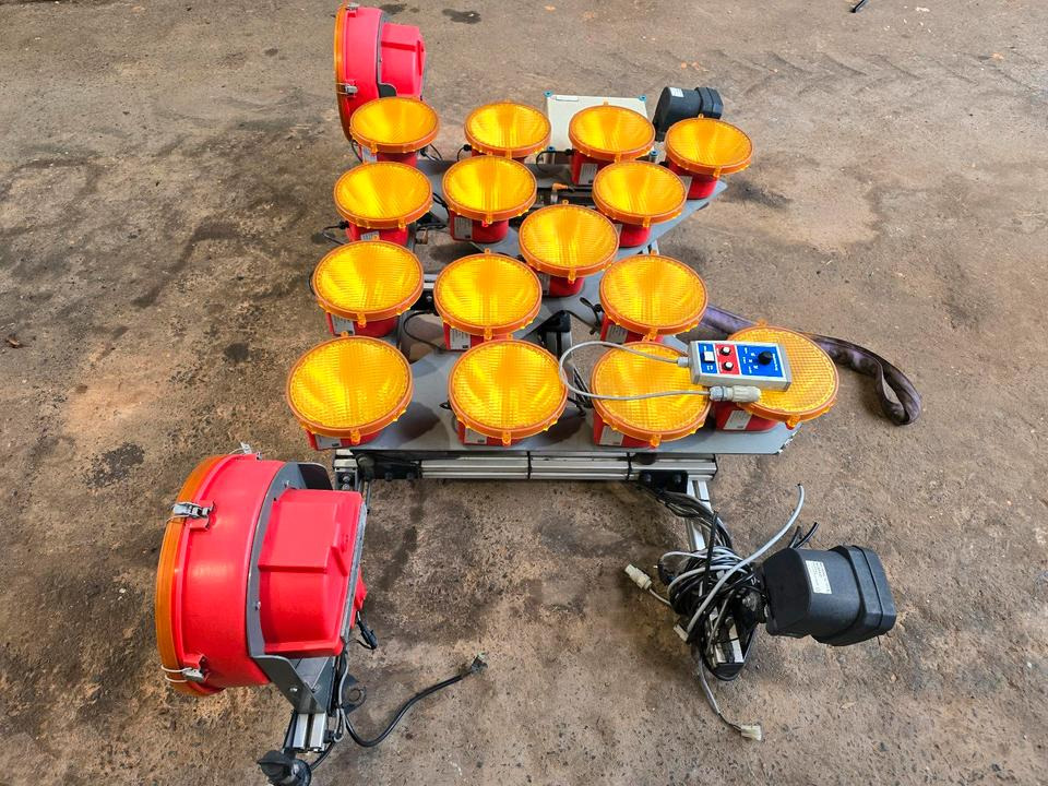 Horizont Blinkpfeinalage für Unimog mit Xenonscheinwerfer Dachträger Nissen Vz616 Funkwarnmeldeanlage passend für UGE UGN U290 U 300 400 500 405 218 219 318 319 423 427 430 527 530 Mercedes-Benz Dach - Lights/ Lighting for Construction machinery: picture 2 Horizont Blinkpfeinalage für Unimog mit Xenonscheinwerfer Dachträger Nissen Vz616 Funkwarnmeldeanlage passend für UGE UGN U290 U 300 400 500 405 218 219 318 319 423 427 430 527 530 Mercedes-Benz Dach - Lights/ Lighting for Construction machinery: picture 2