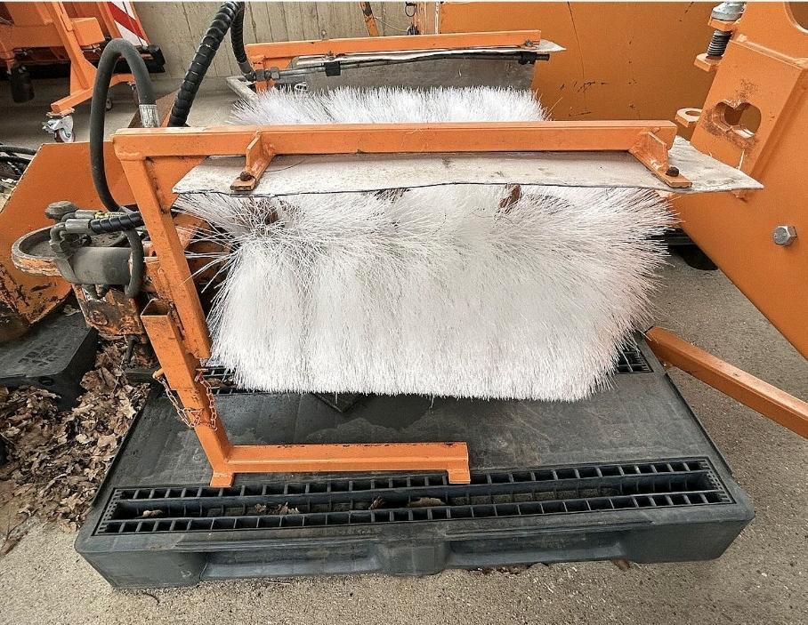 Leitpfostenwaschgerät Fiedler FLW 500 für Mähausleger Böschungsmäher Böschungsmulcher FfM 400 500 600 Leitpfostenwaschmaschine - Broom: picture 5 Leitpfostenwaschgerät Fiedler FLW 500 für Mähausleger Böschungsmäher Böschungsmulcher FfM 400 500 600 Leitpfostenwaschmaschine - Broom: picture 5
