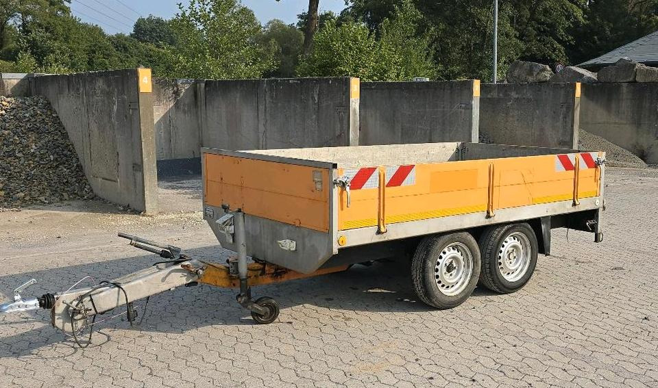 Mersch Hochlader Tieflader mit Auffahrrampen Anhänger PKW Tandemanhänger Wechselzugöse Höhenverstellbare Zugdeichsel - Dropside/ Flatbed trailer: picture 1 Mersch Hochlader Tieflader mit Auffahrrampen Anhänger PKW Tandemanhänger Wechselzugöse Höhenverstellbare Zugdeichsel - Dropside/ Flatbed trailer: picture 1