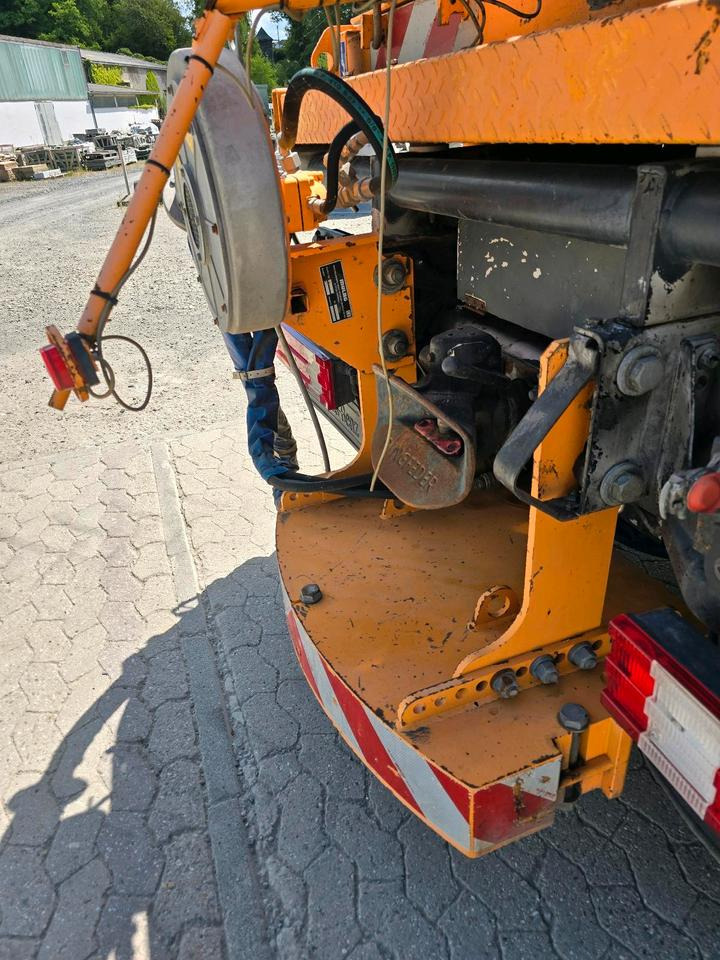 Mulag Heckgewicht mit Gebläse für Unimog 405 u300 U 400 500 UGN UGE 423 427 318 218 530 430 535 Böschungsmäher Böschungsmulcher Dücker - Sand/ Salt spreader: picture 2 Mulag Heckgewicht mit Gebläse für Unimog 405 u300 U 400 500 UGN UGE 423 427 318 218 530 430 535 Böschungsmäher Böschungsmulcher Dücker - Sand/ Salt spreader: picture 2