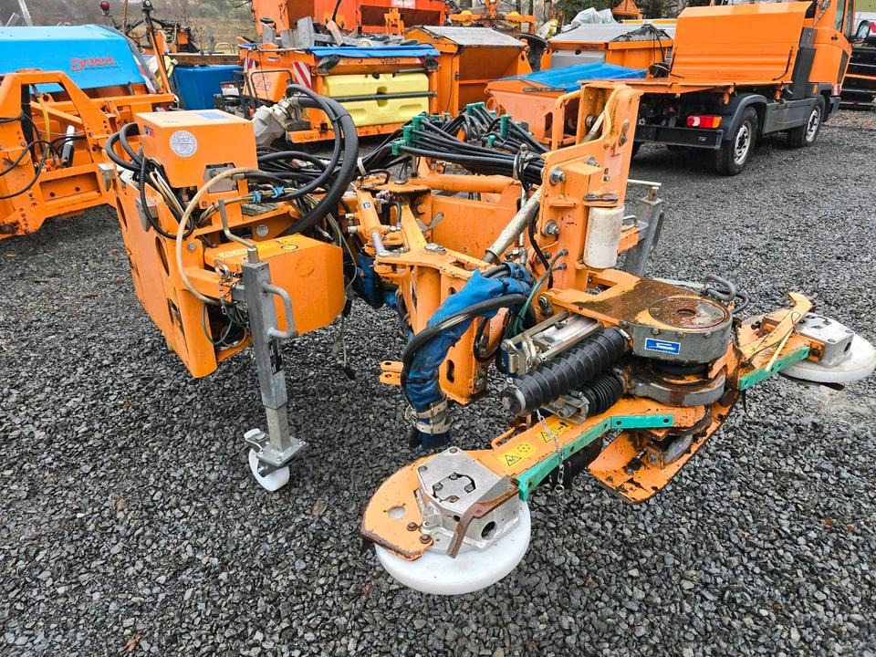 Mulag MRM 300 MLM 200 Leitpfostenmähgerät Randstreifenmäher Böschungsmäher Böschungsmulcher Bankettmäher passend für Unimog 405/10 405/12 UGN UGE U300 U 300 Leitpfostenausmäher - Verge mower: picture 4 Mulag MRM 300 MLM 200 Leitpfostenmähgerät Randstreifenmäher Böschungsmäher Böschungsmulcher Bankettmäher passend für Unimog 405/10 405/12 UGN UGE U300 U 300 Leitpfostenausmäher - Verge mower: picture 4