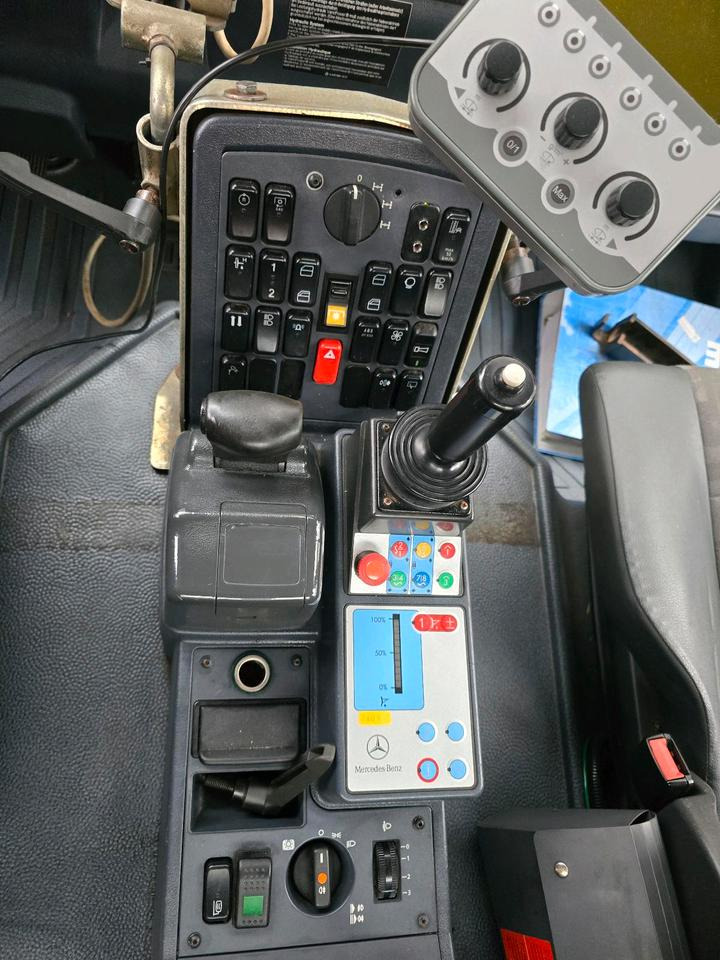 Municipal/ Special vehicle Mercedes-Benz Unimog 405 U400 mit Mulag MKM 700 Schmidt Stratos Salzstreuer 400 500 300 423 430 527 Dücker: picture 7