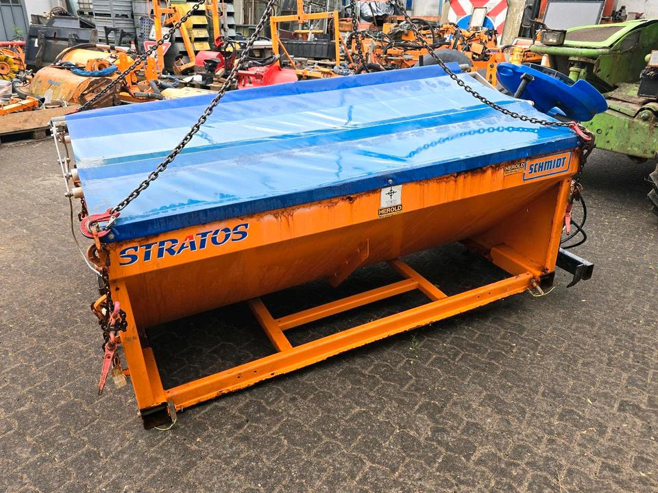 Salzstreuer Stratos F25K-19 für Unimog UGN UGE 424 427 405 U300 U 300 400 500 MERCEDES-BENZ 218 219 318 323 423 427 327 430 429 430 435 Salzsilo Streuautomat Winterdienst - Sand/ Salt spreader: picture 2 Salzstreuer Stratos F25K-19 für Unimog UGN UGE 424 427 405 U300 U 300 400 500 MERCEDES-BENZ 218 219 318 323 423 427 327 430 429 430 435 Salzsilo Streuautomat Winterdienst - Sand/ Salt spreader: picture 2