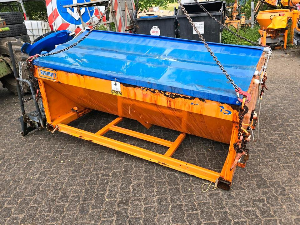 Salzstreuer Stratos F25K-19 für Unimog UGN UGE 424 427 405 U300 U 300 400 500 MERCEDES-BENZ 218 219 318 323 423 427 327 430 429 430 435 Salzsilo Streuautomat Winterdienst - Sand/ Salt spreader: picture 4 Salzstreuer Stratos F25K-19 für Unimog UGN UGE 424 427 405 U300 U 300 400 500 MERCEDES-BENZ 218 219 318 323 423 427 327 430 429 430 435 Salzsilo Streuautomat Winterdienst - Sand/ Salt spreader: picture 4