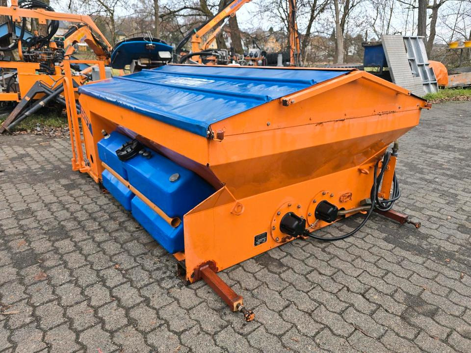 Schmidt DST25-FH 2-Kammer Salzstreuer Winterdienst Streuautomat Stratos SST MITOS Streusilo Solestreuer passend für UNIMOG 405/10 405/12 UGE UGN U300 400 500 530 430 318 423 - Sand/ Salt spreader: picture 2 Schmidt DST25-FH 2-Kammer Salzstreuer Winterdienst Streuautomat Stratos SST MITOS Streusilo Solestreuer passend für UNIMOG 405/10 405/12 UGE UGN U300 400 500 530 430 318 423 - Sand/ Salt spreader: picture 2