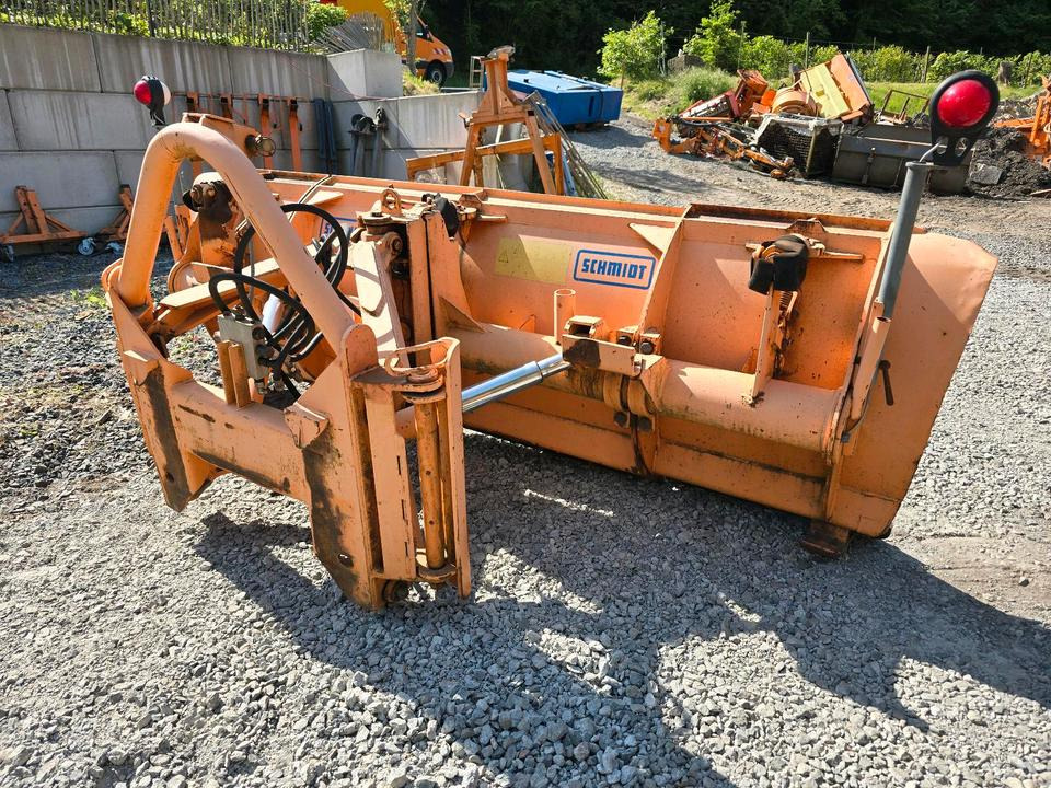Schmidt Schneepflug E3.2 3m. Schneeschild Schneeschieber Schmidt MS MF 2.4 Epoke passend für Unimog 424 427 405 U 300 400 500 318 323 423 218 430 429 530 527 535 Mercedes-Benz Winterdienst - Snow plough: picture 2 Schmidt Schneepflug E3.2 3m. Schneeschild Schneeschieber Schmidt MS MF 2.4 Epoke passend für Unimog 424 427 405 U 300 400 500 318 323 423 218 430 429 530 527 535 Mercedes-Benz Winterdienst - Snow plough: picture 2